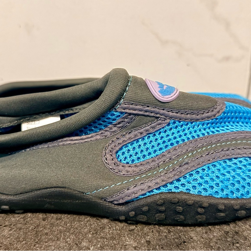 Women's Water Shoes/Aqua Socks for Beach, Hiking, Waterpark, Pools, and Vacation - Picture 2 of 4